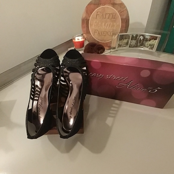 Easy Street Alive 5 size 8W Black Glitter Heels - Picture 3 of 7